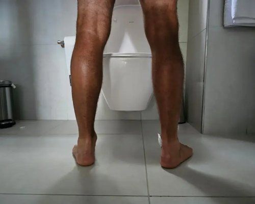Descubra quantas vezes uma pessoa saudável urina ao dia